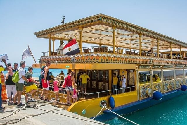 4b9f399f-576d-45a5-b8b9-9350a877235a_marsa-alam-nefertari-seascope-boat-trip-medium